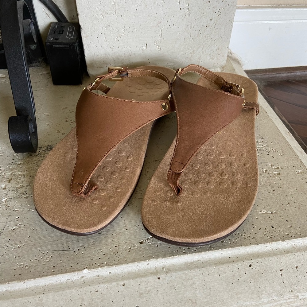 Vionic Kirra Brown Sandals Size 8